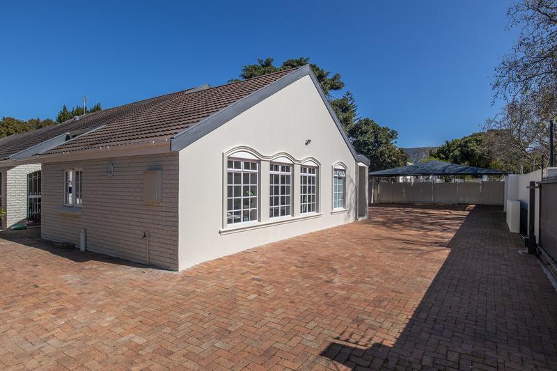 4 Bedroom Property for Sale in Constantia Western Cape